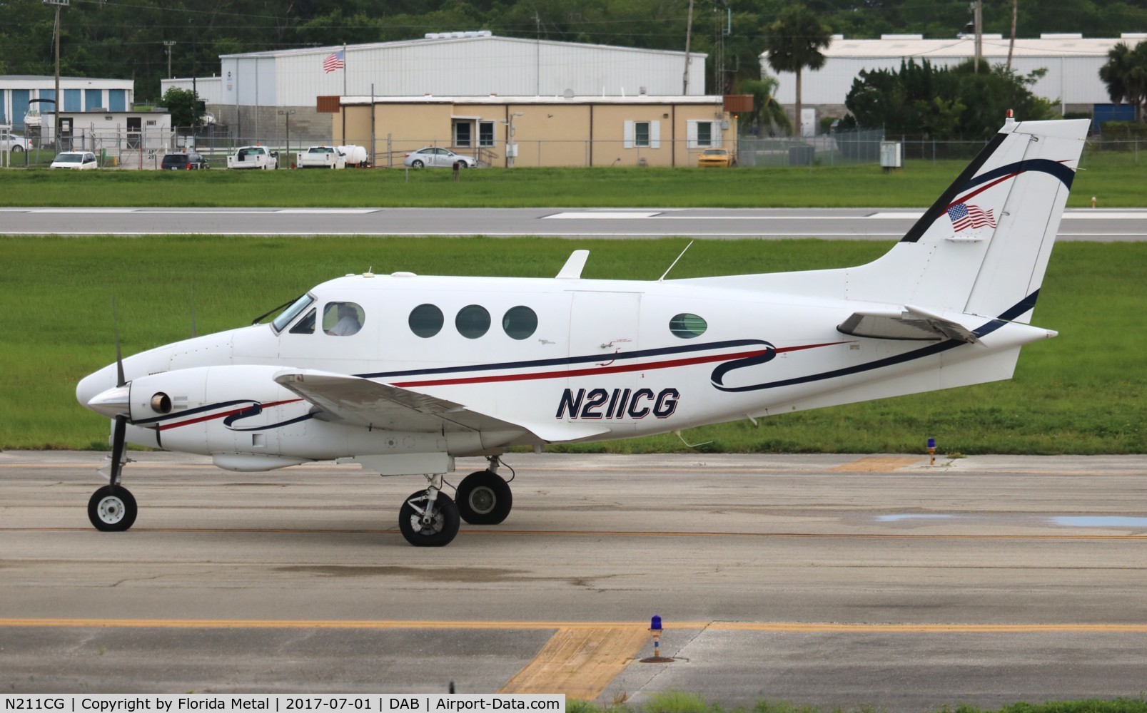 N211CG, 1974 Beech E90 King Air C/N LW-101, Beech E90