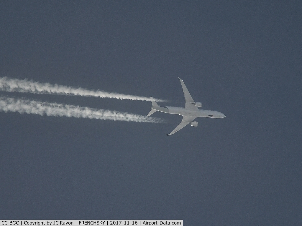 CC-BGC, 2015 Boeing 787-9 Dreamliner C/N 35321, overflying Bordeaux city, LA704 /LAN704, LATAM Chile Madrid to Frankfurt level 400