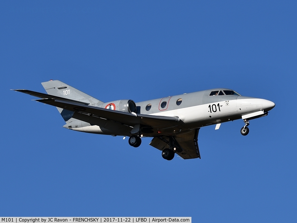 M101, 1977 Dassault Falcon 10MER C/N 101, FRENCH NAVY landing runway 11