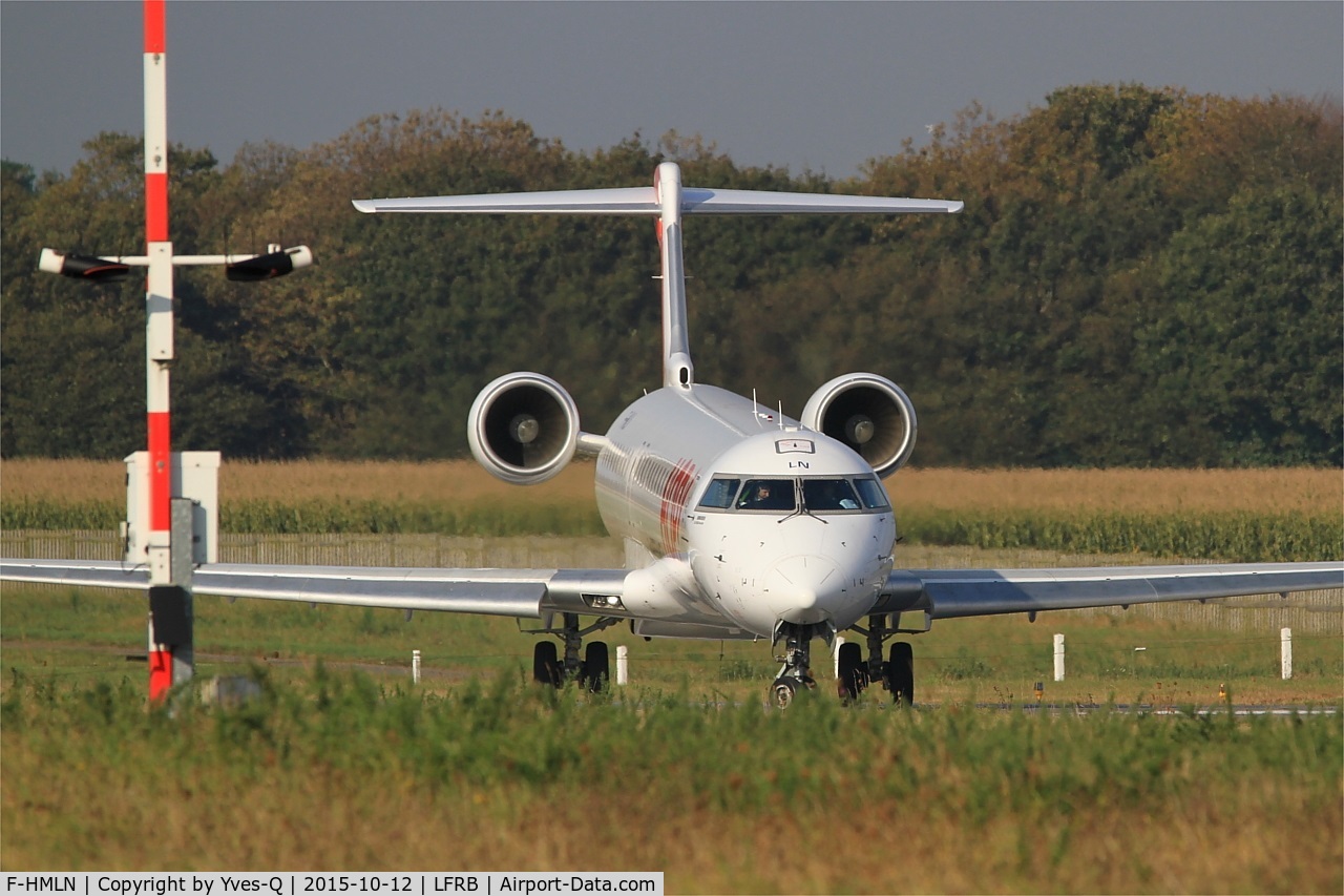 F-HMLN, 2012 Bombardier CRJ-1000EL NG (CL-600-2E25) C/N 19024, Bombardier CRJ-1000EL NG, Lining up rwy 07R, Brest-Bretagne Airport (LFRB-BES)