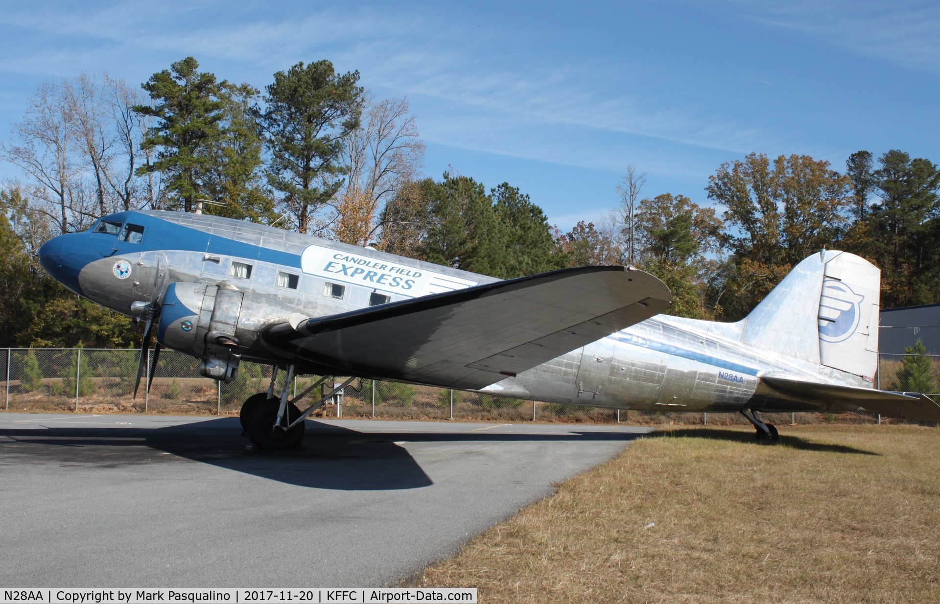 N28AA, 1940 Douglas DC-3A C/N 2239, Douglas DC-3A