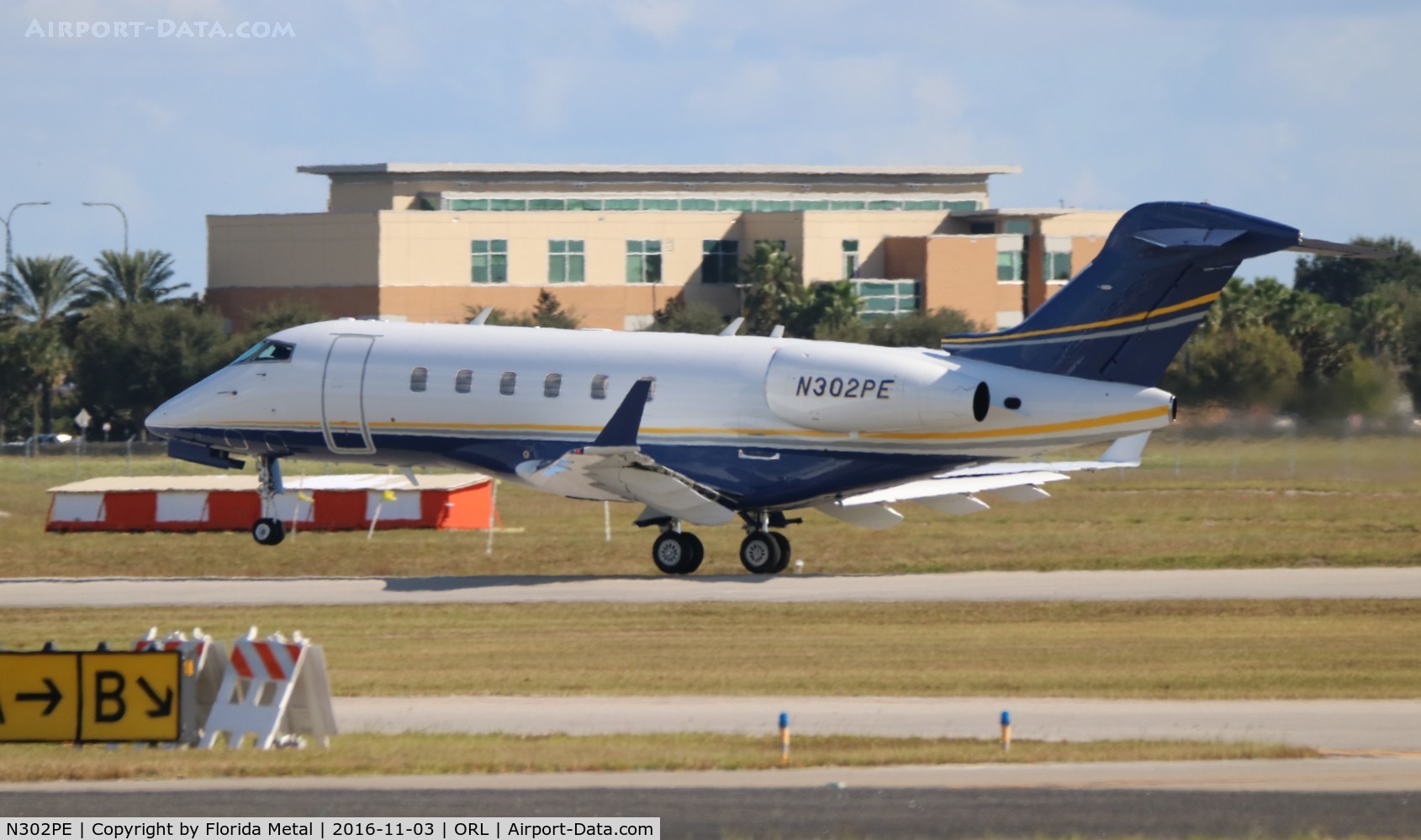 N302PE, 2007 Bombardier Challenger 300 (BD-100-1A10) C/N 20144, Challenger 300