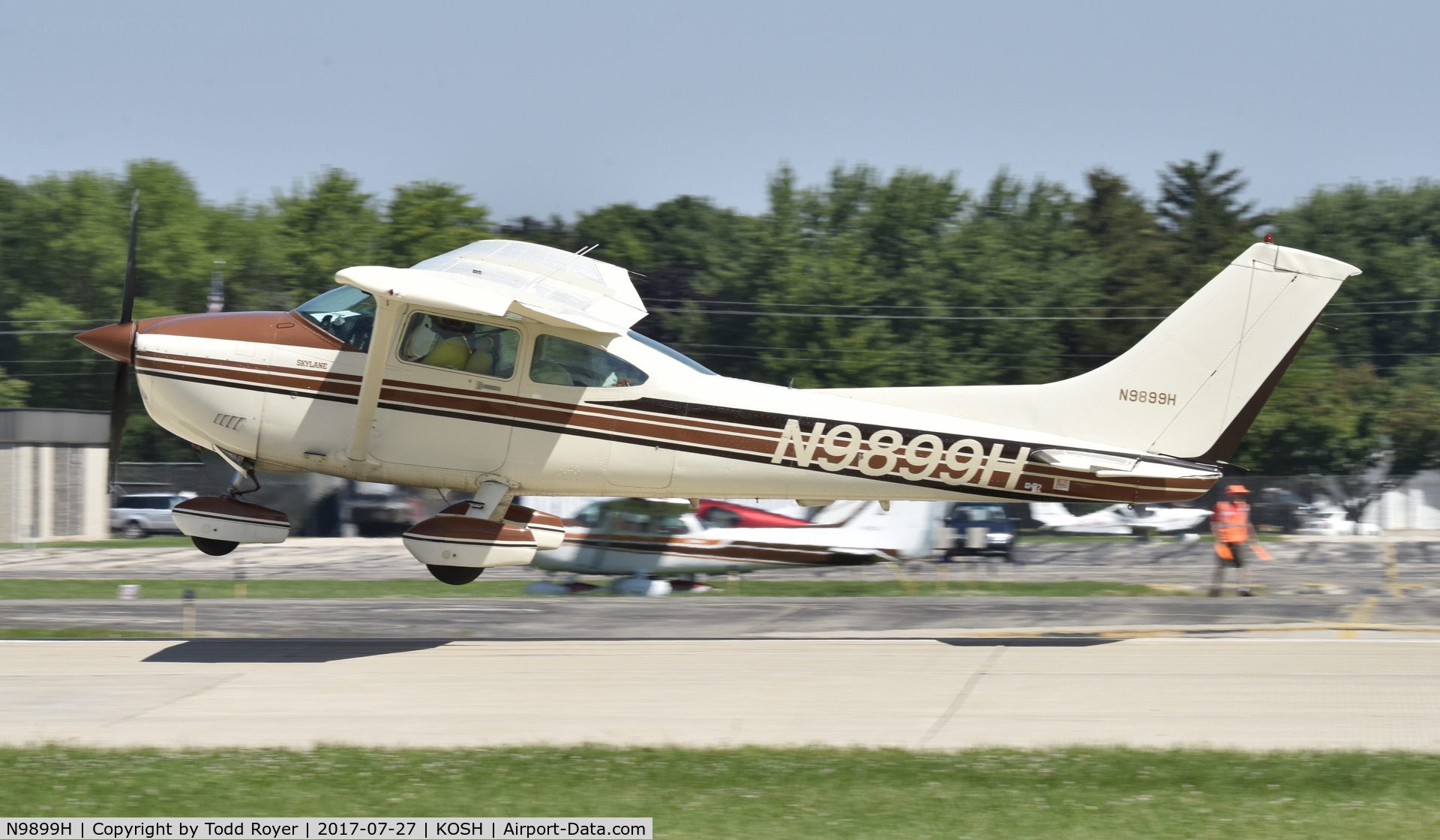 N9899H, 1981 Cessna 182R Skylane C/N 18268098, Airventure 2017