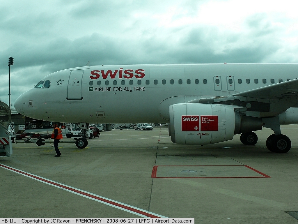 HB-IJU, 2003 Airbus A320-214 C/N 1951, SWISS departure to Zurich