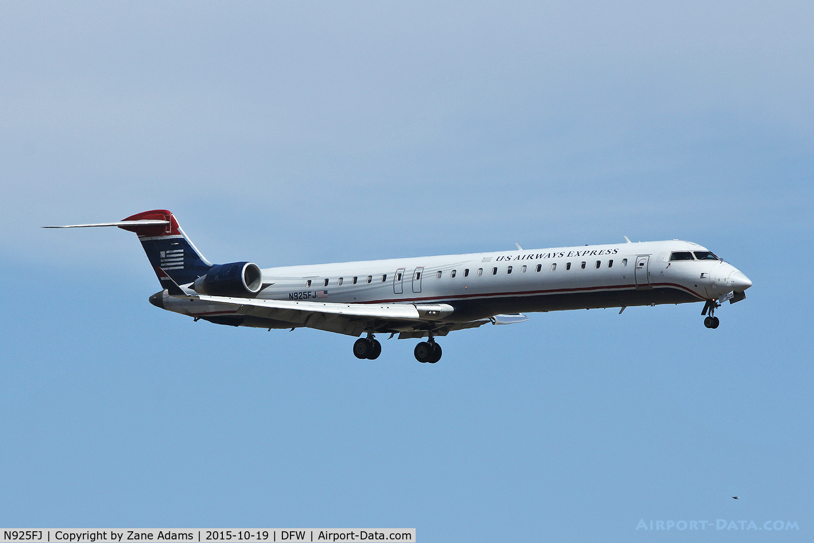 N925FJ, 2004 Bombardier CRJ-900ER (CL-600-2D24) C/N 15025, Arriving at DFW Airport