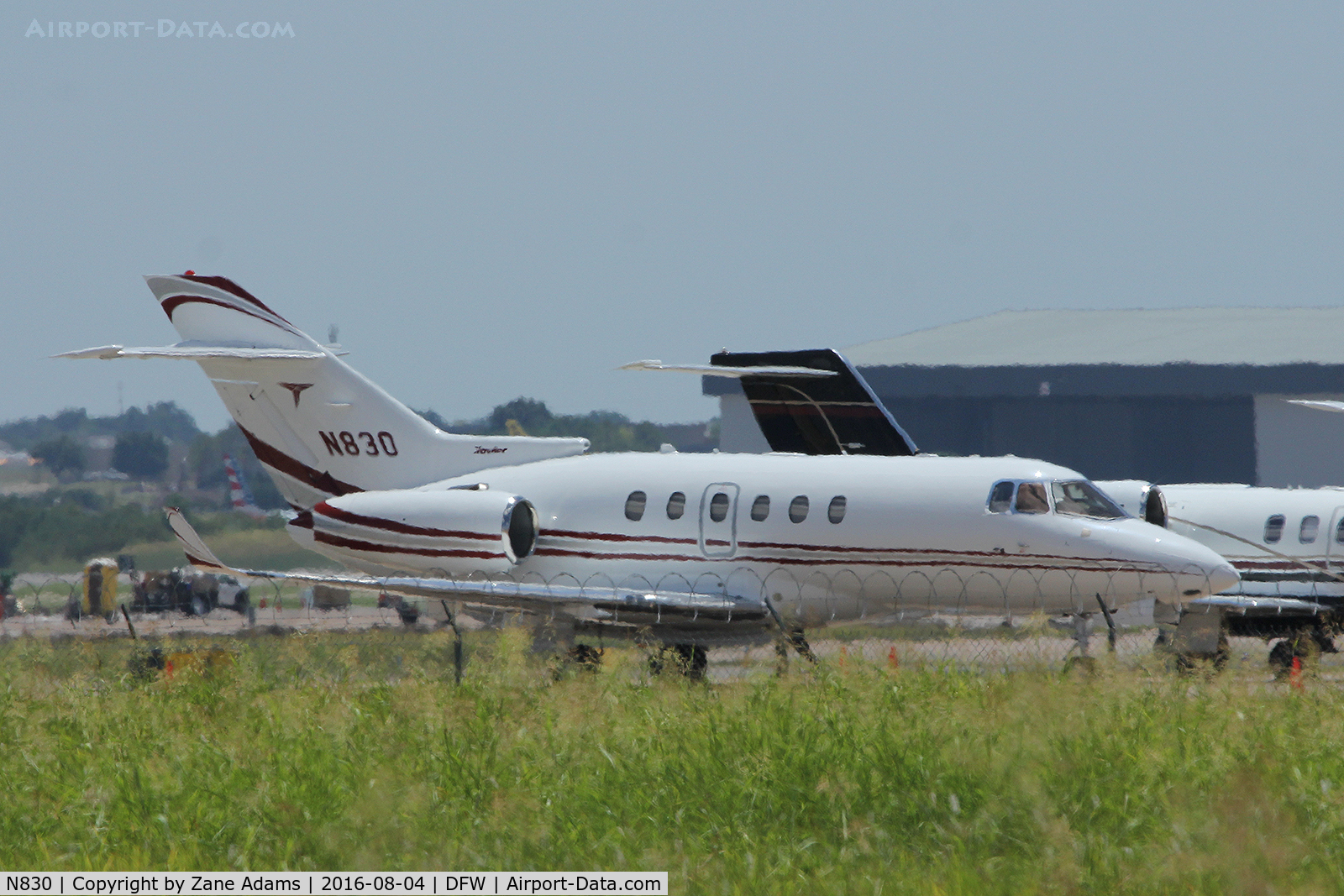 N830, 2006 Raytheon Hawker 850XP C/N 258782, On the corporate aviation ramp at DFW Airport