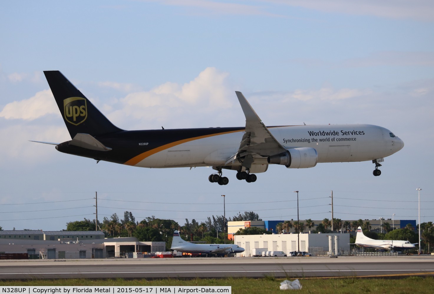 N328UP, 1998 Boeing 767-34AF C/N 27754, UPS 767-300