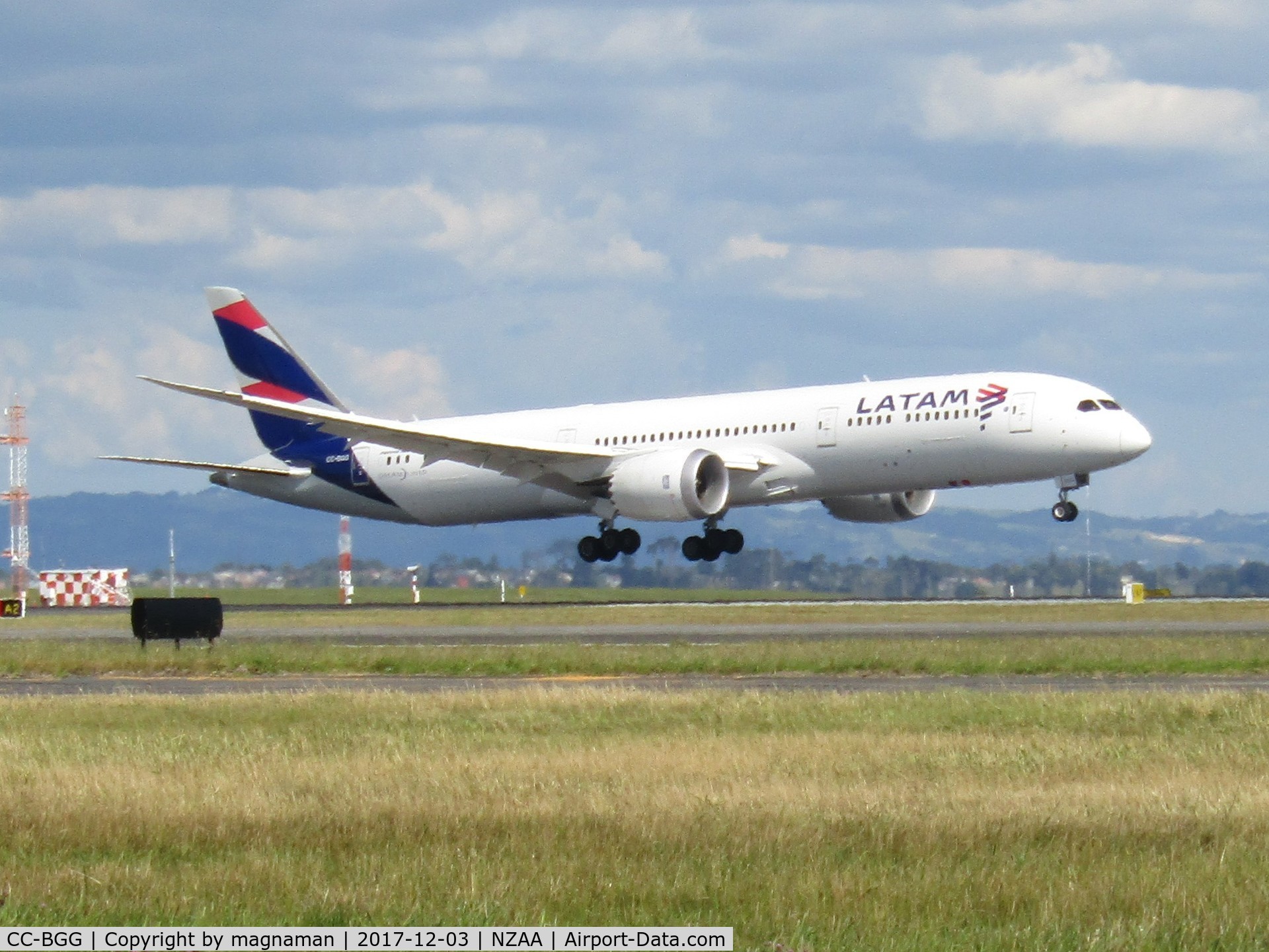 CC-BGG, 2015 Boeing 787-9 Dreamliner Dreamliner C/N 38461, about to land at AKL