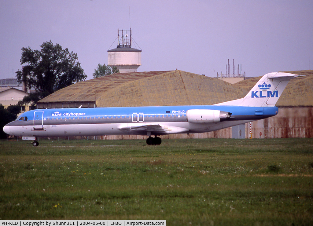 PH-KLD, 1989 Fokker 100 (F-28-0100) C/N 11269, Lining up rwy 32R for departure...