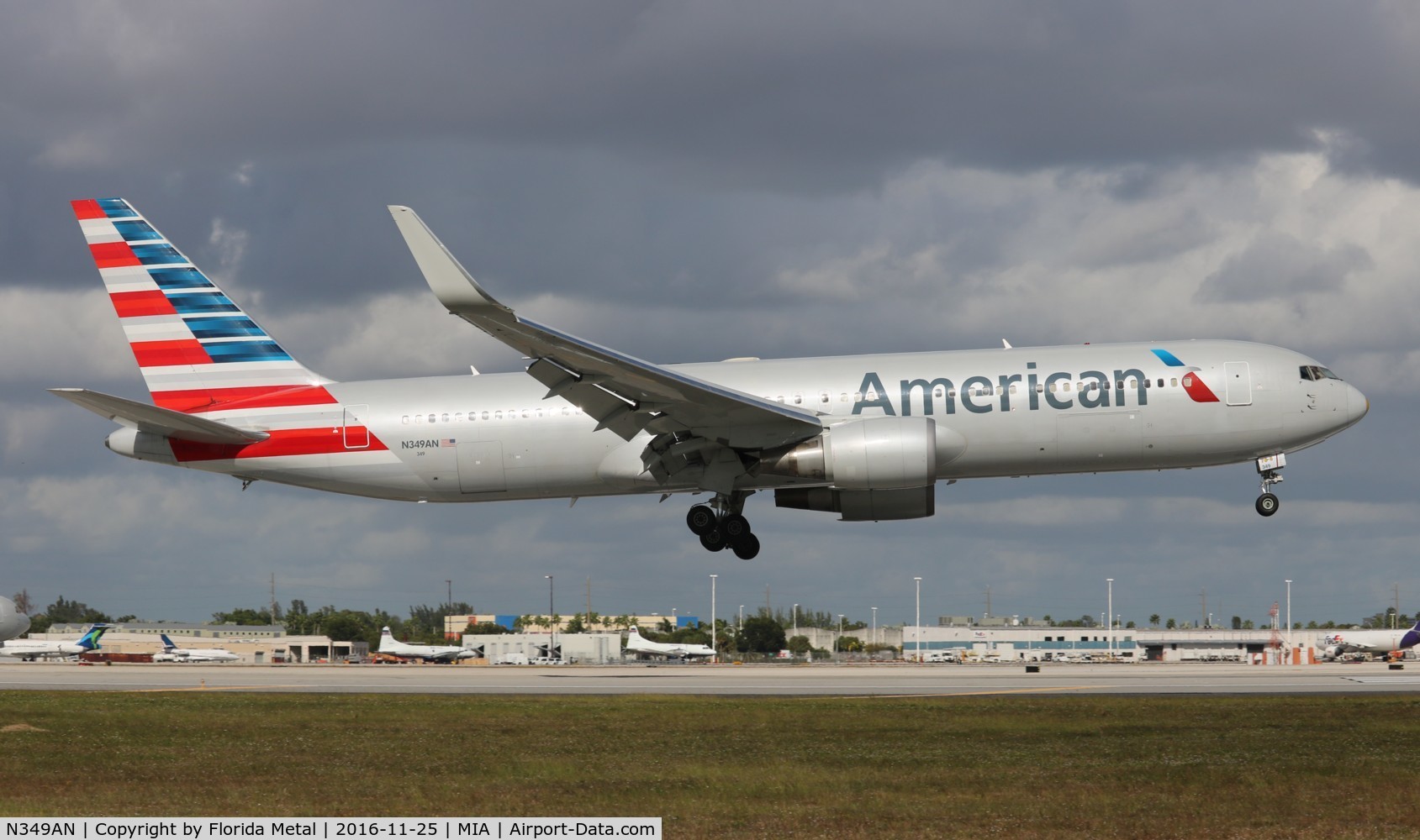 N349AN, 2003 Boeing 767-323 C/N 33088, American