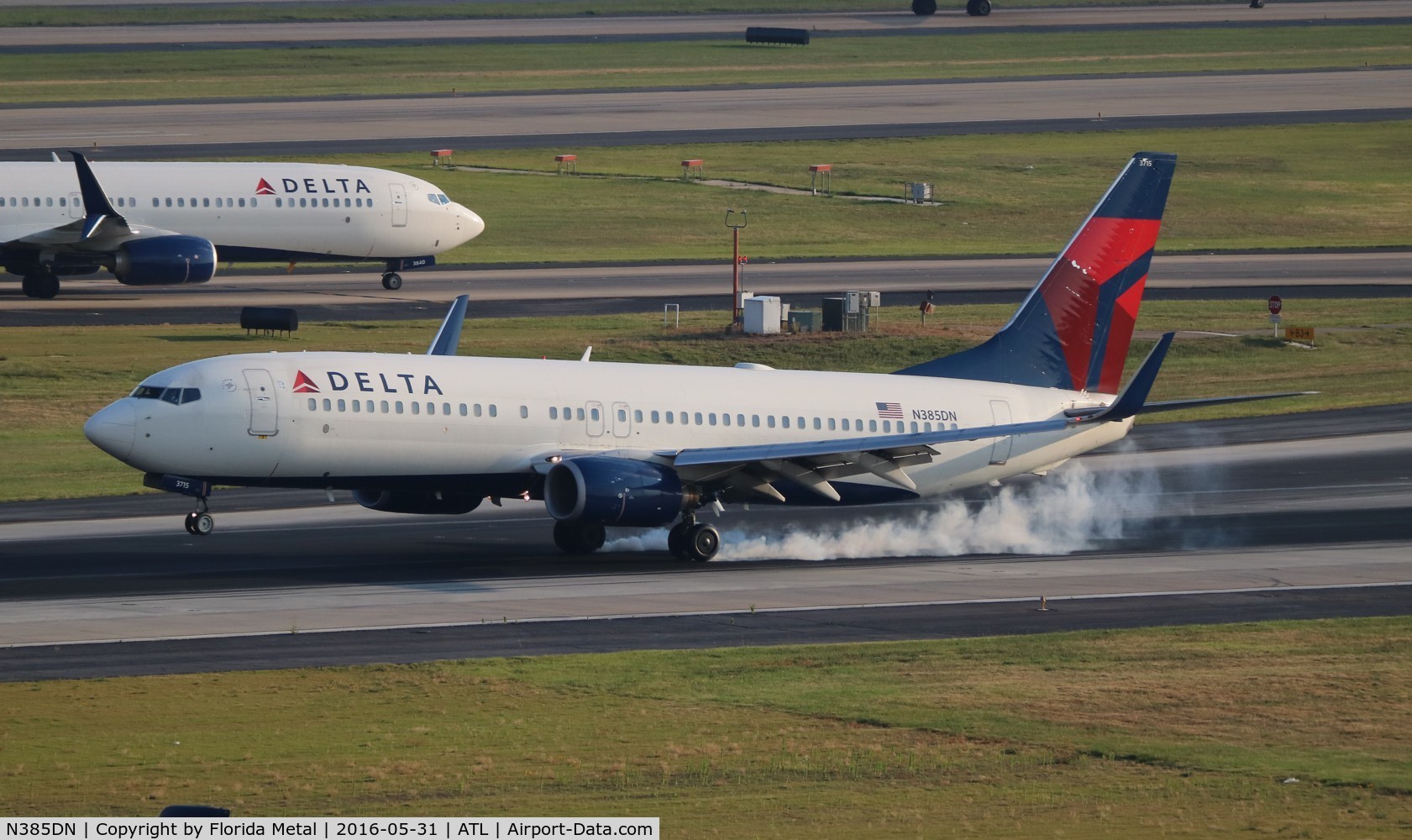 N385DN, 1999 Boeing 737-832 C/N 30348, Delta