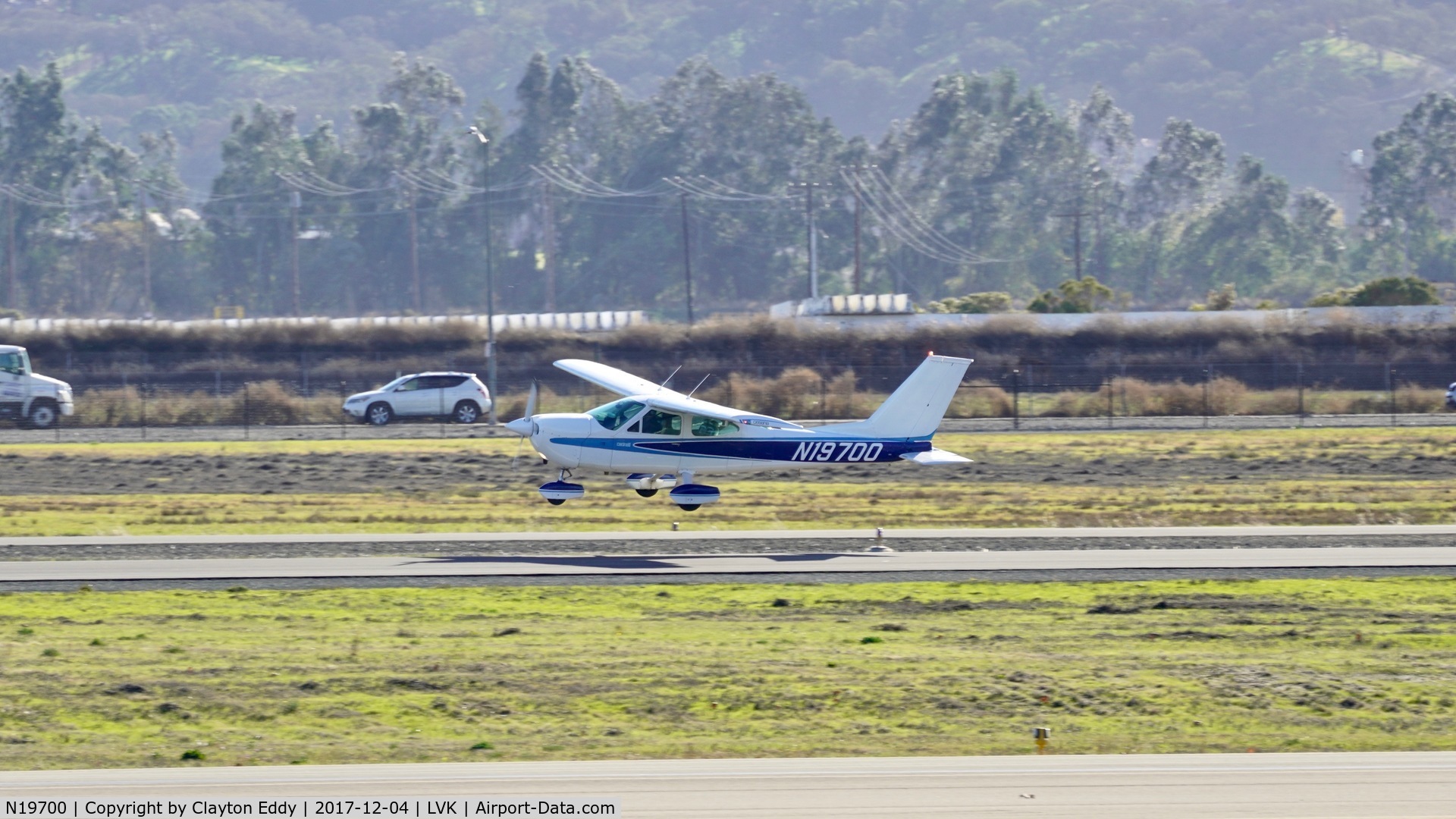N19700, 1976 Cessna 177B Cardinal C/N 17702584, Livermore Airport California 2017.