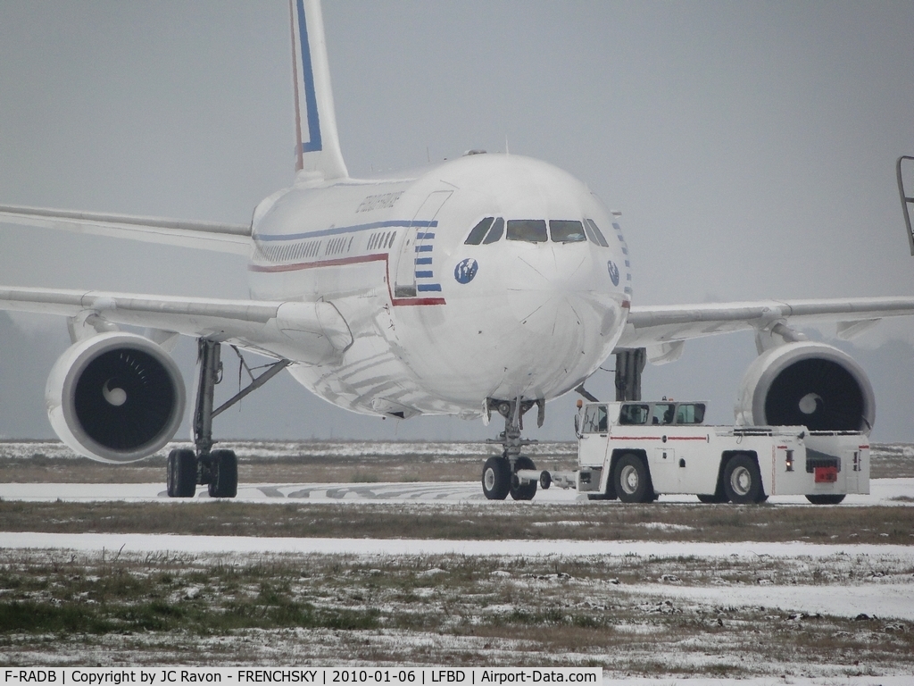 F-RADB, 1987 Airbus A310-304 C/N 422, COTAM snow'pushback