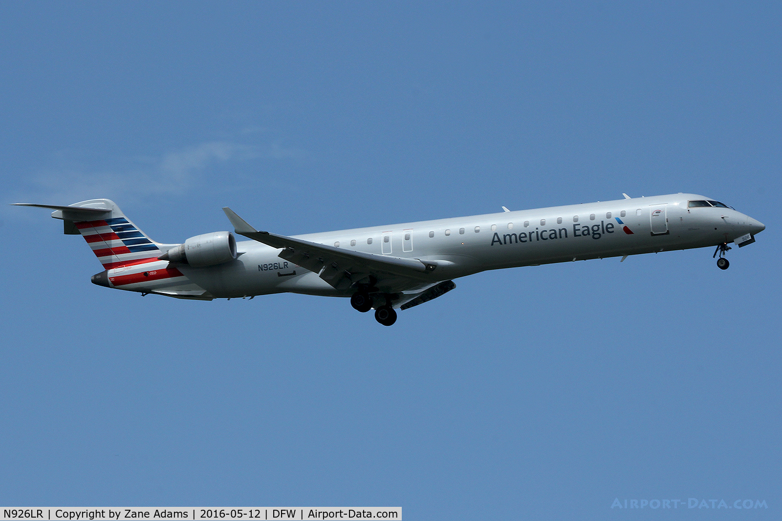 N926LR, 2004 Bombardier CRJ-900ER (CL-600-2D24) C/N 15026, Arriving at DFW Airport