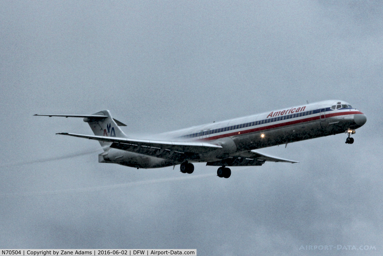 N70504, 1989 McDonnell Douglas MD-82 (DC-9-82) C/N 49798, Arriving at DFW Airport