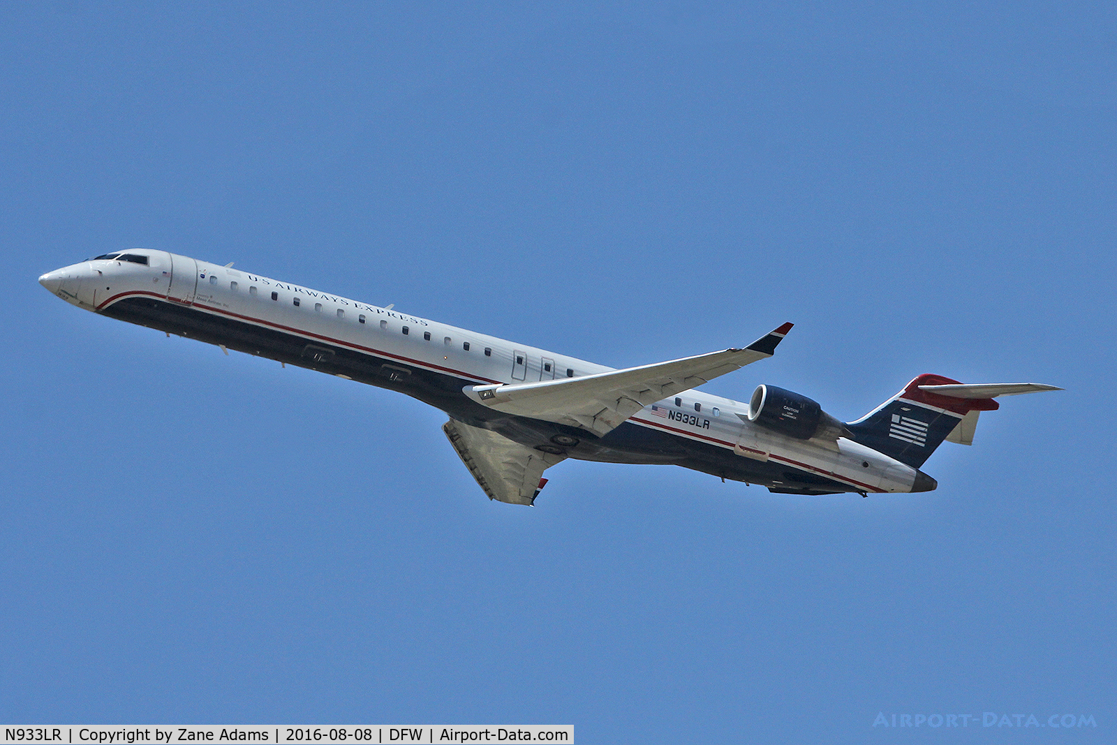 N933LR, 2005 Bombardier CRJ-900ER (CL-600-2D24) C/N 15033, Arriving at DFW Airport