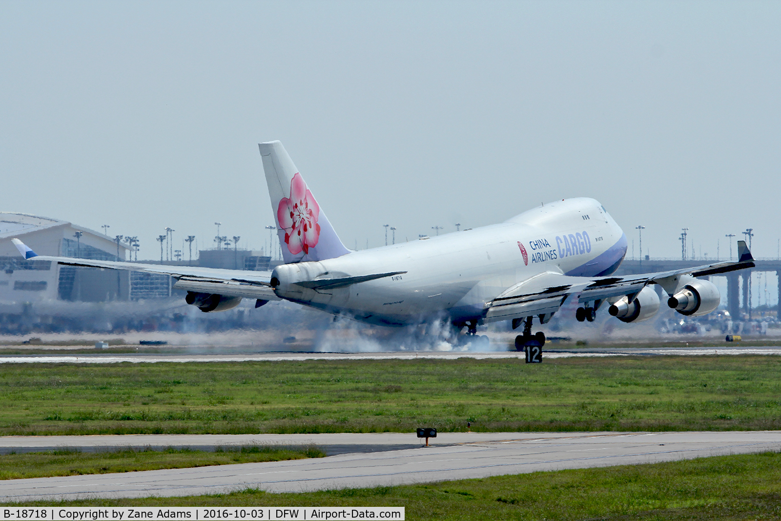 B-18718, Boeing 747-409F/SCD C/N 30770, Arriving at DFW Airport