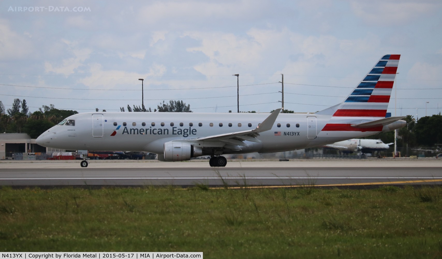 N413YX, 2013 Embraer 175LR (ERJ-170-200LR) C/N 17000376, American Eagle