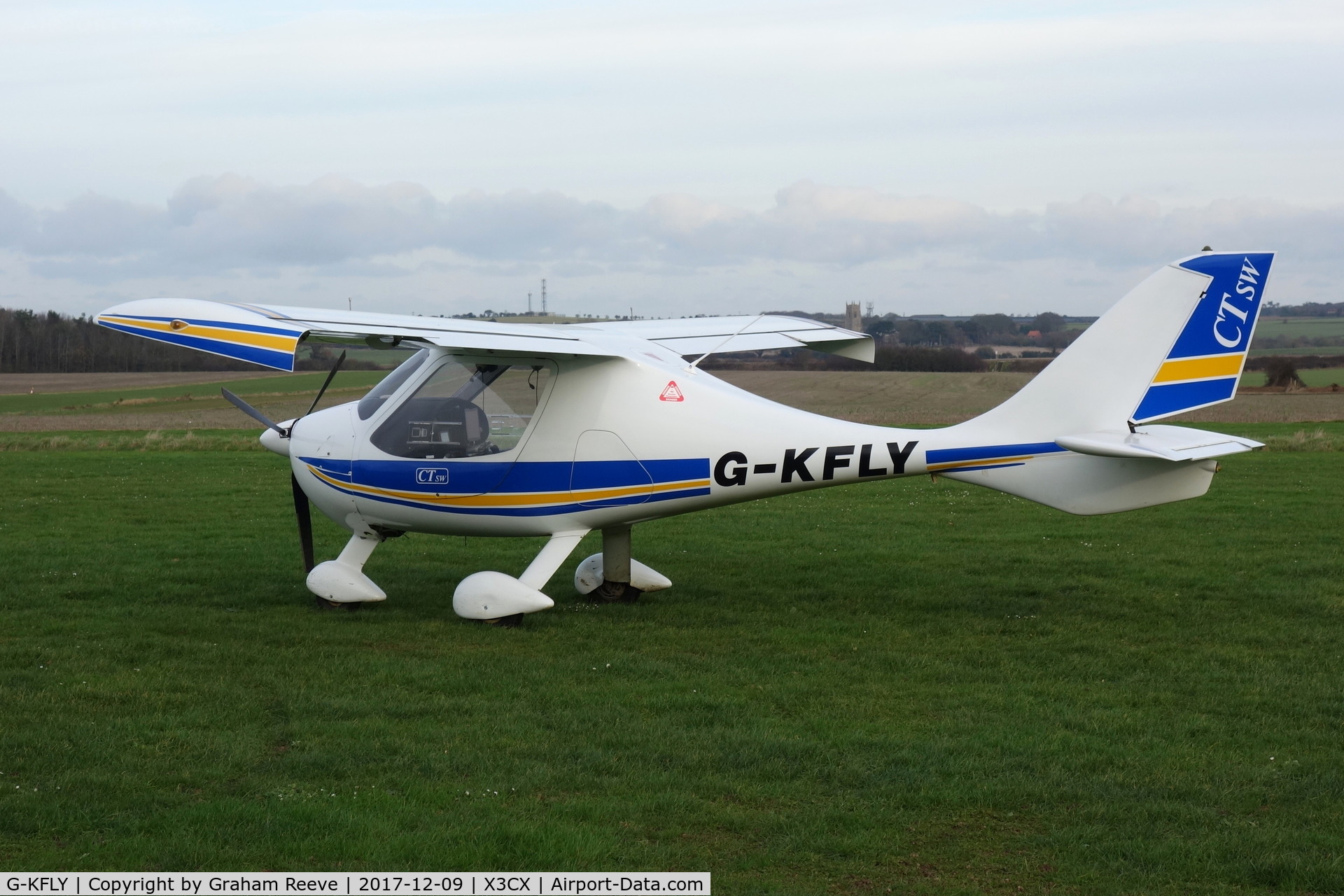 G-KFLY, 2007 Flight Design CTSW C/N 8244, Parked at Northrepps.