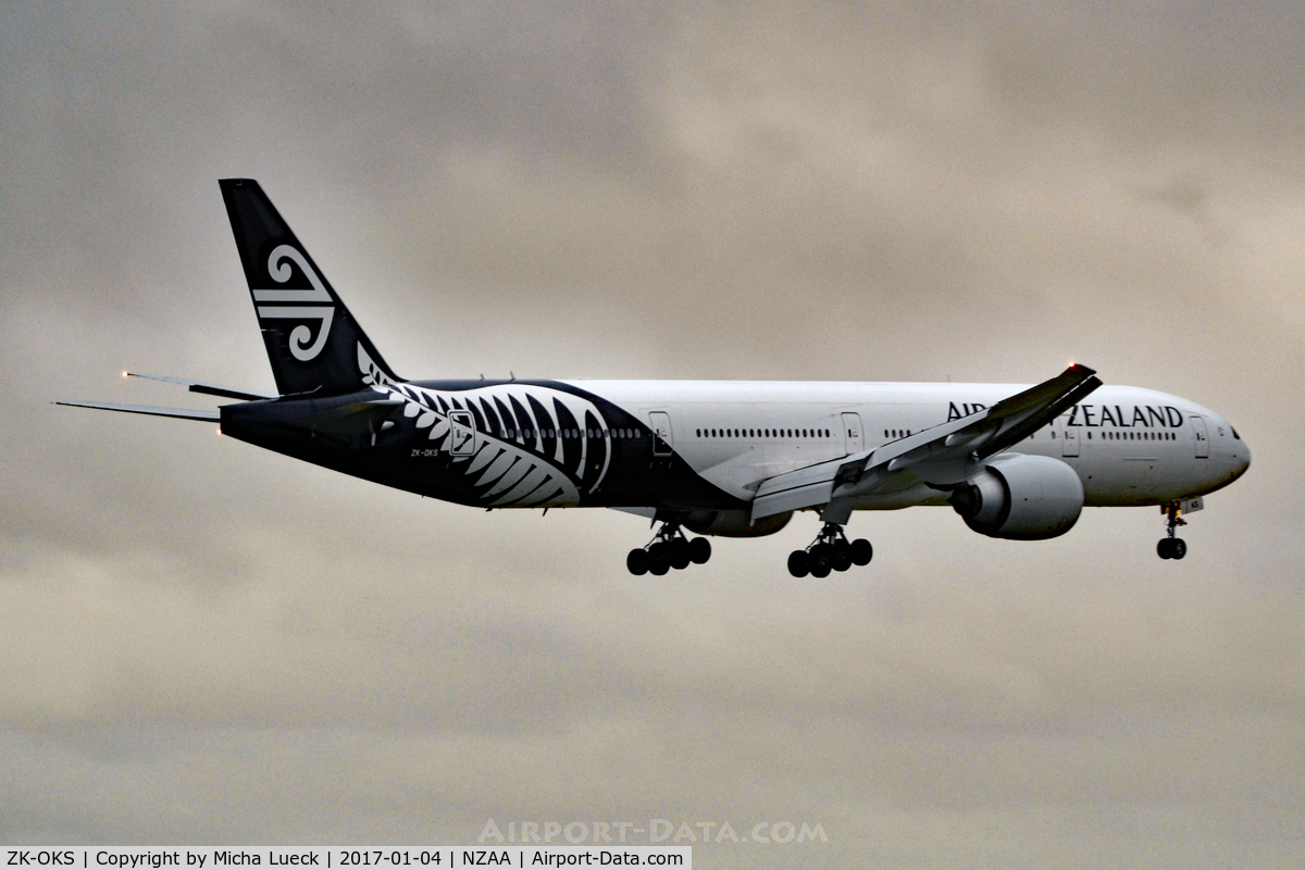 ZK-OKS, 2014 Boeing 777-306/ER C/N 44547, At Auckland