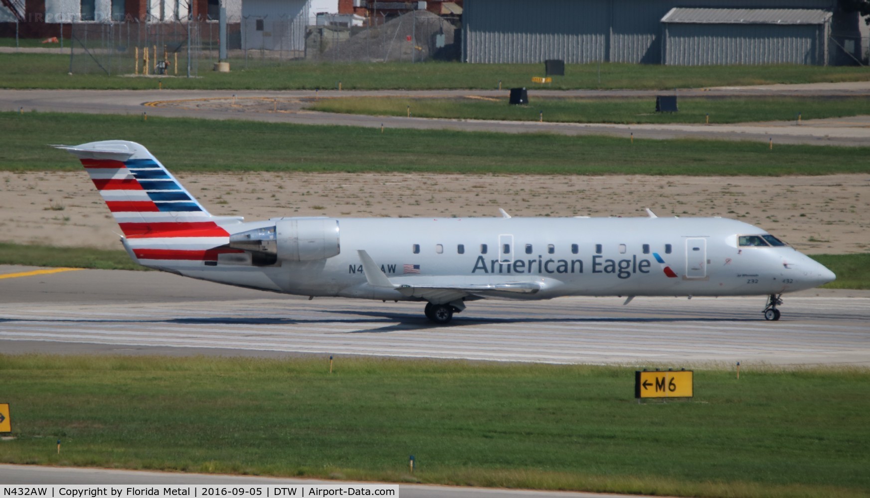 N432AW, 1998 Bombardier CRJ-200ER (CL-600-2B19) C/N 7257, American Eagle