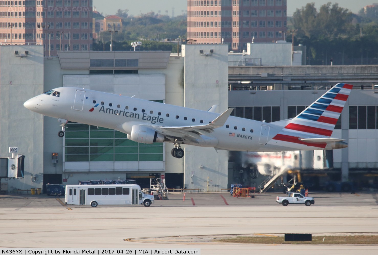 N436YX, 2014 Embraer 175LR (ERJ-170-200LR) C/N 17000424, American Eagle