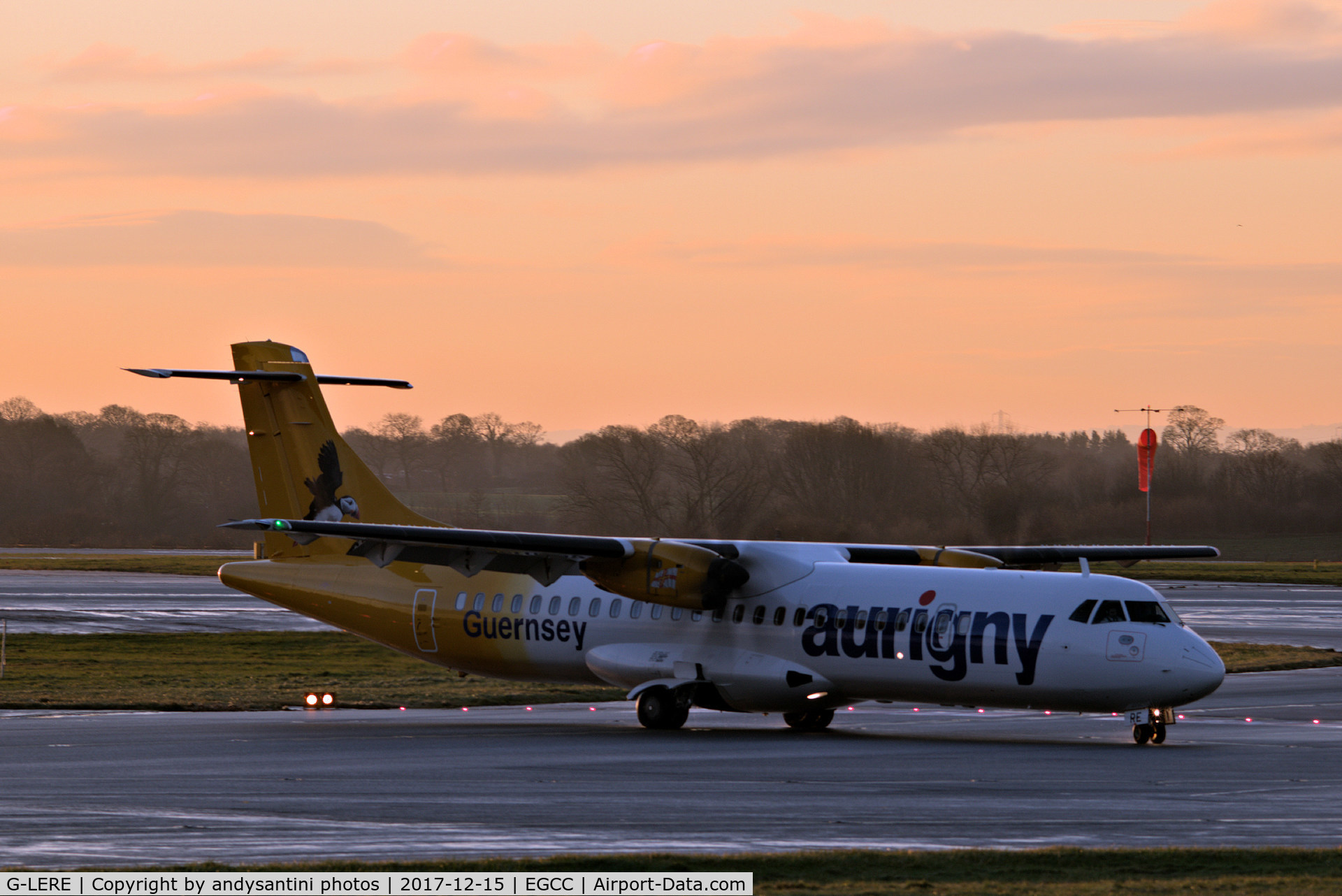 G-LERE, 2009 ATR 72-212A C/N 891, taxing in after landing
