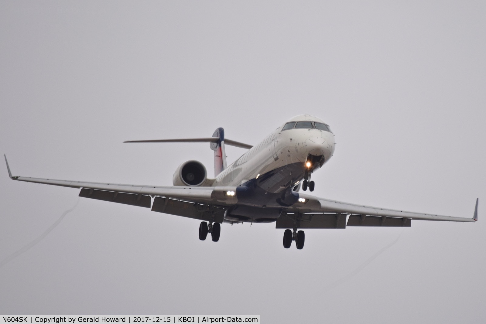 N604SK, 2006 Bombardier CRJ-702 (CL-600-2C10) Regional Jet C/N 10249, Approach to RWY 10R.