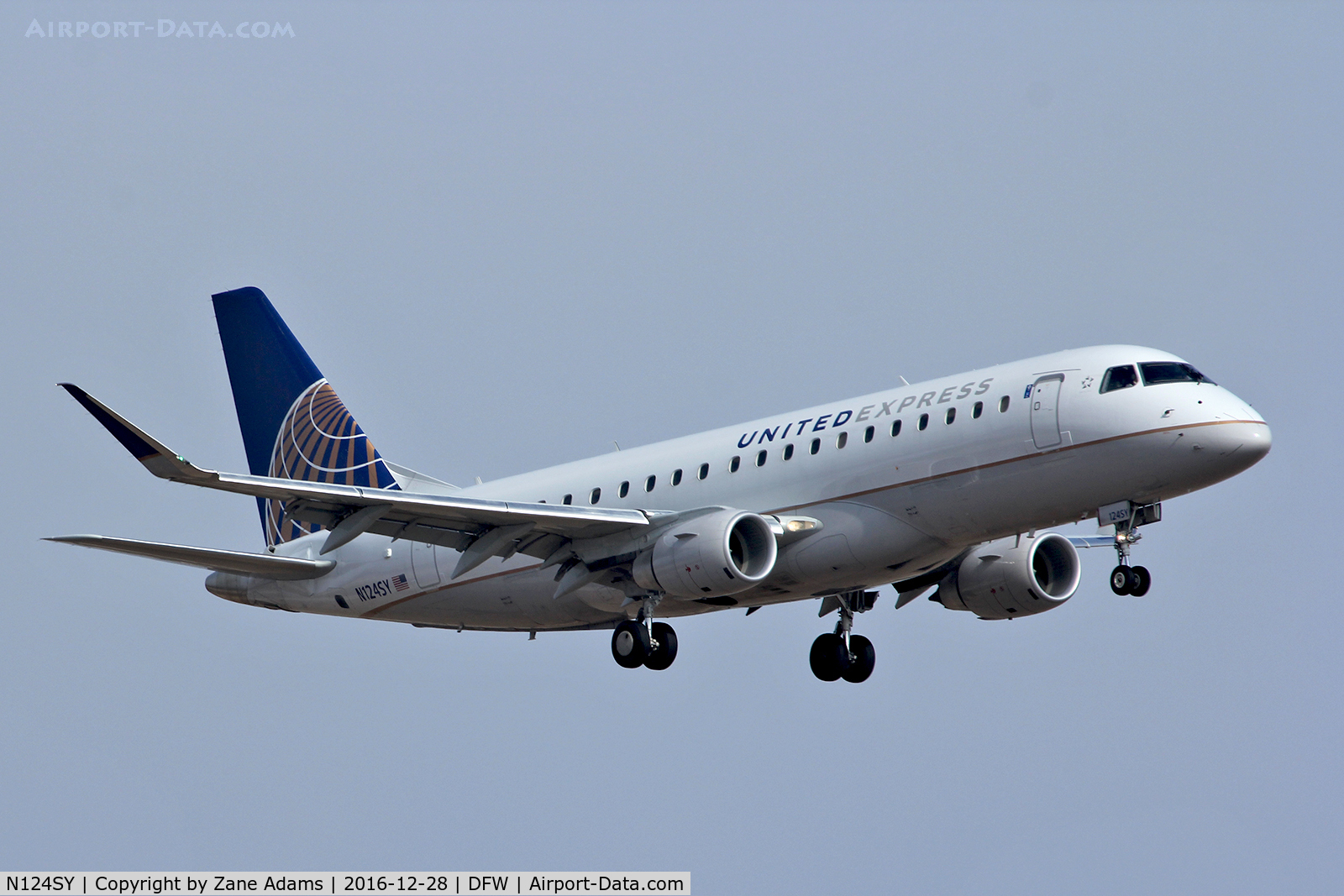 N124SY, 2016 Embraer 175LR (ERJ-170-200LR) C/N 17000439, Arriving at DFW Airport