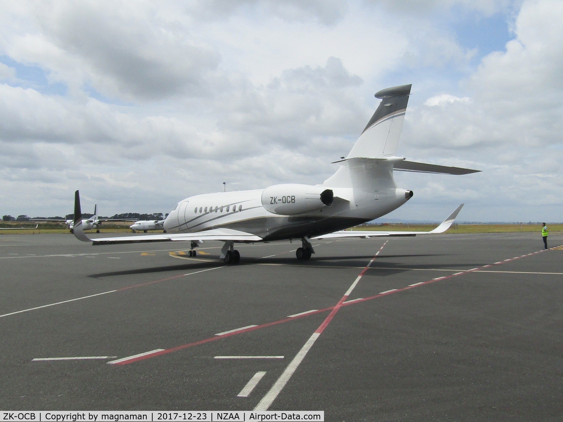 ZK-OCB, 2006 Dassault Falcon 2000LX C/N 110, leaving AKL