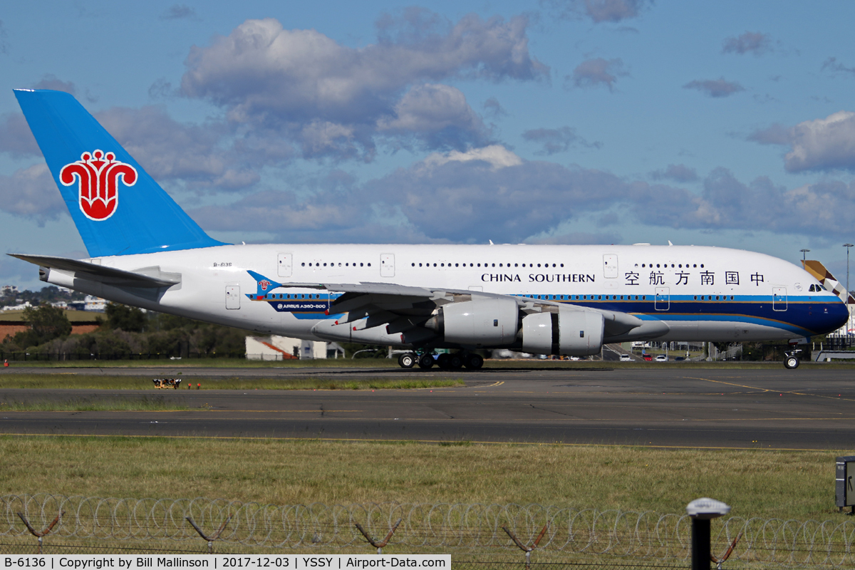 B-6136, 2011 Airbus A380-841 C/N 031, taxiing