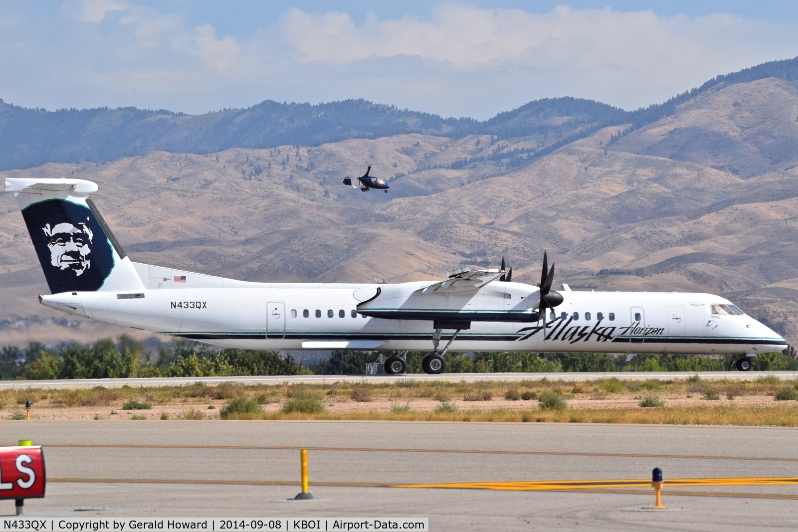 N433QX, 2008 Bombardier DHC-8-402 Dash 8 C/N 4210, Landing RWY 10R.