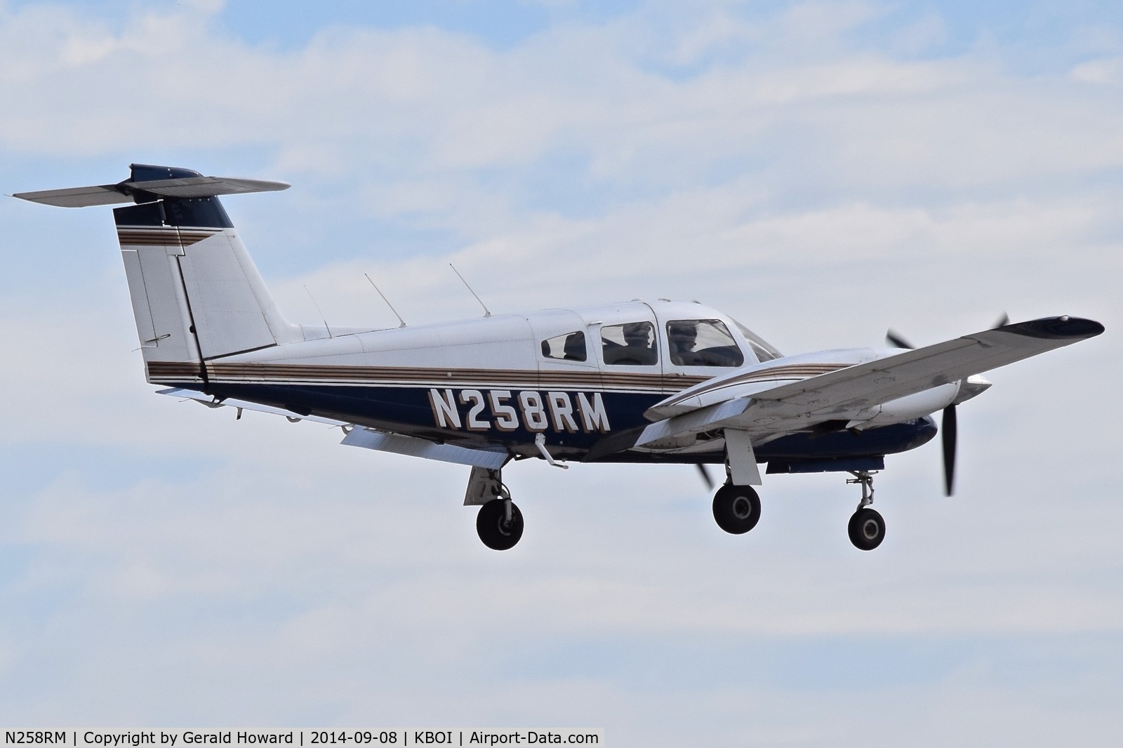 N258RM, Piper PA-44-180 Seminole C/N 44-8107029, Landing RWY 10R.