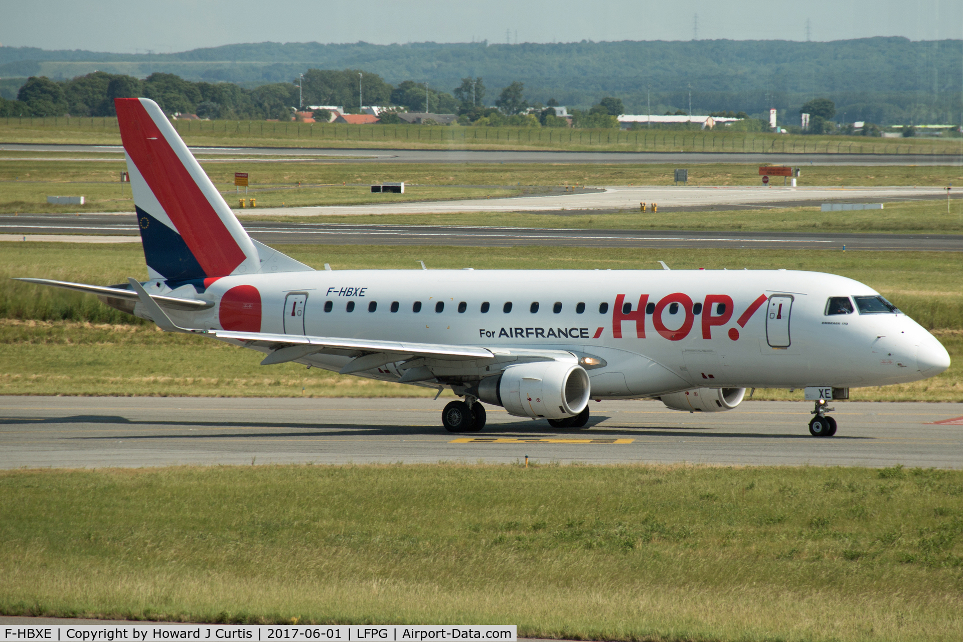 F-HBXE, 2009 Embraer 170ST (ERJ-170-100ST) C/N 17000286, Taxiing for departure