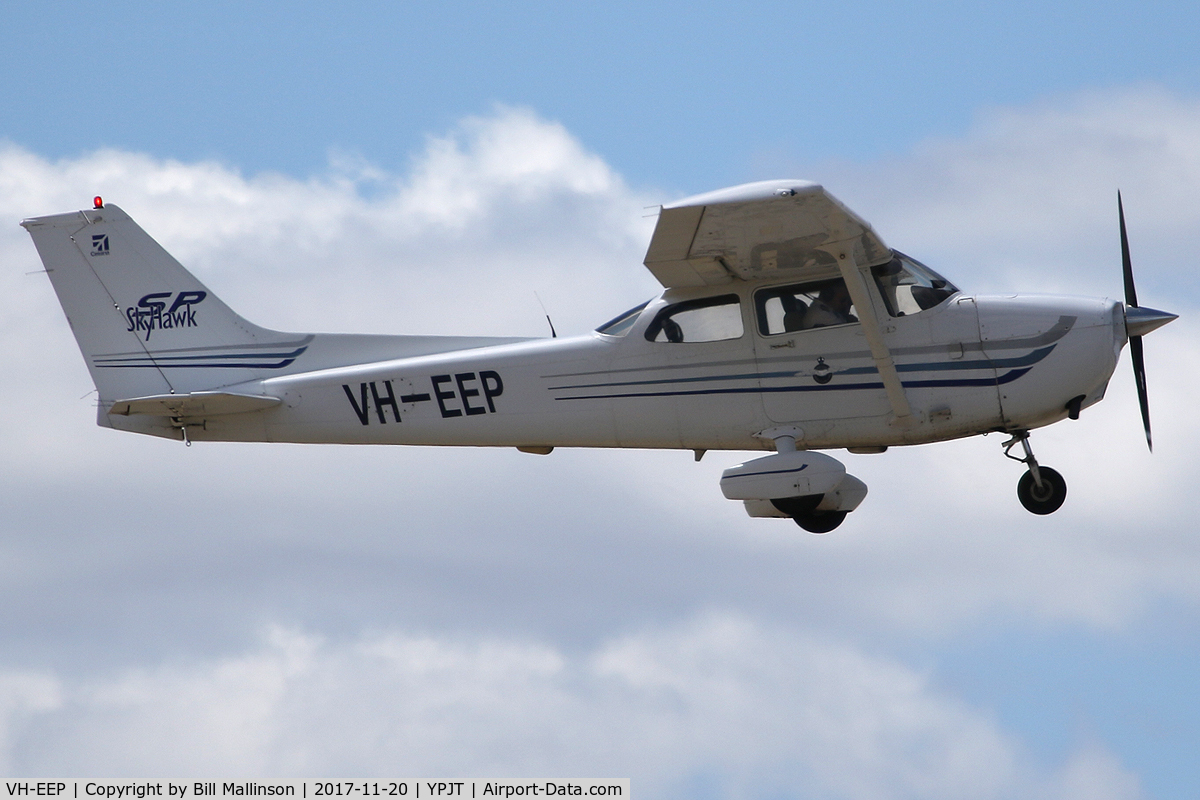 VH-EEP, 2003 Cessna 172S C/N 172S9321, JOYFLIGHT