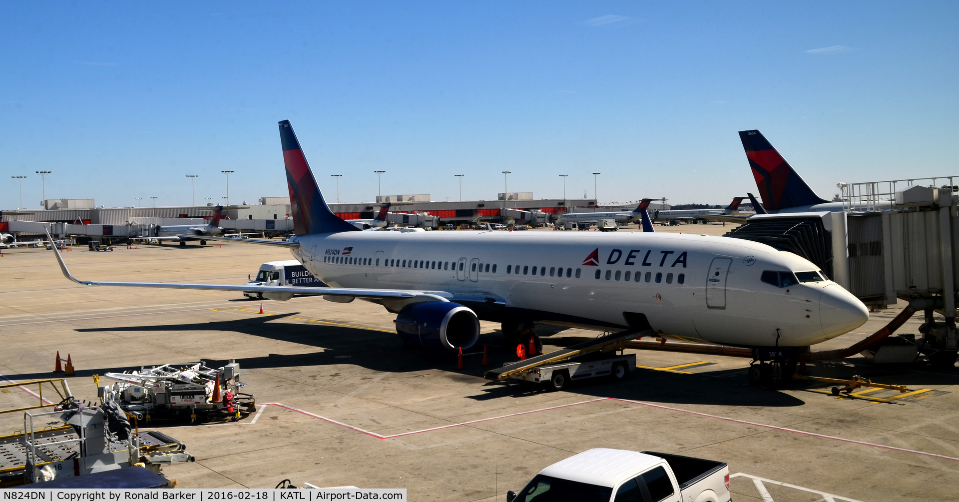 N824DN, 2014 Boeing 737-932/ER C/N 31935, At the gate Atlanta