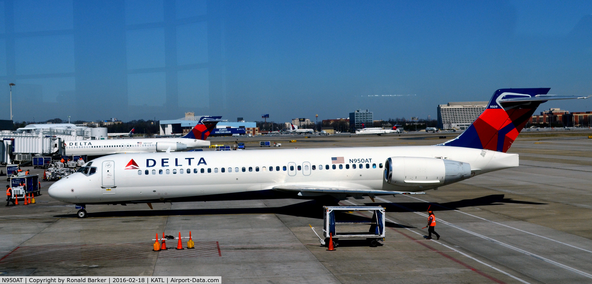 N950AT, 2000 Boeing 717-200 C/N 55012, Arriving at gate Atlanta