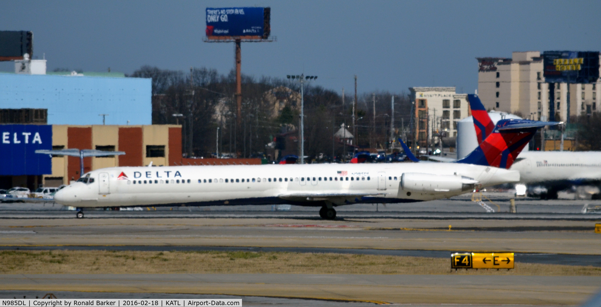 N985DL, 1991 McDonnell Douglas MD-88 C/N 53312, Taxi Atlanta