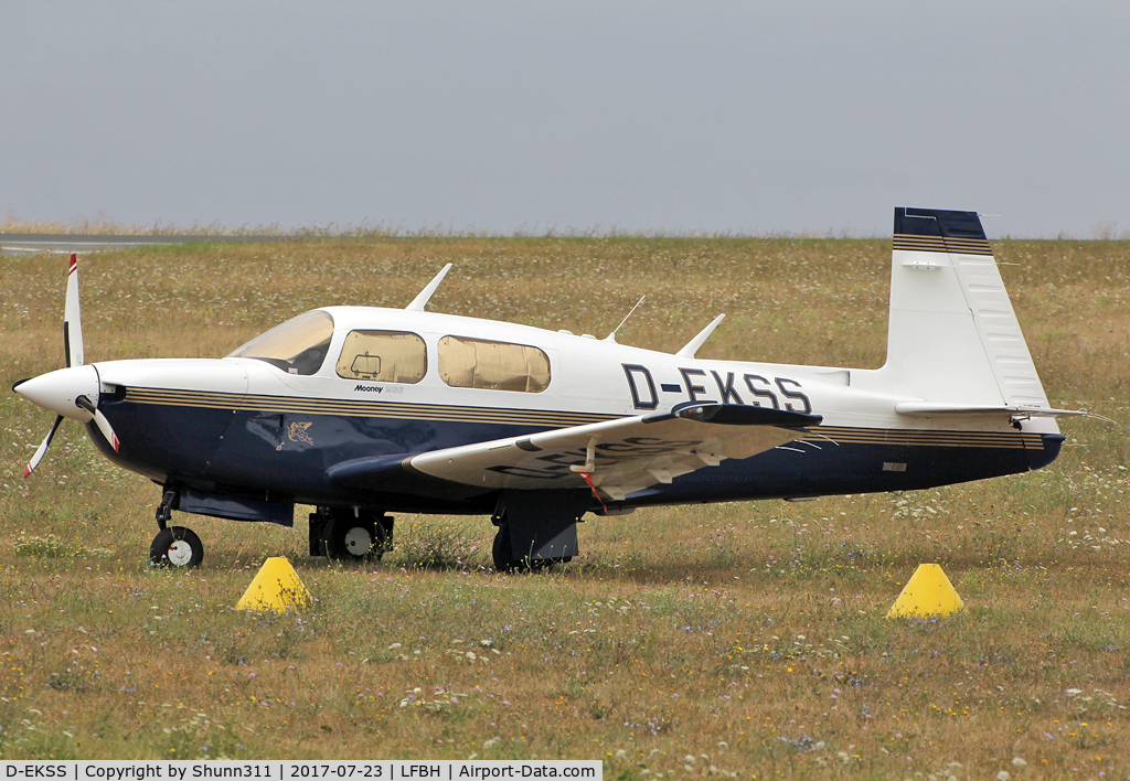 D-EKSS, Mooney M20J 201 C/N 24-3278, Parked at the General Aviation aera... no logo on tail