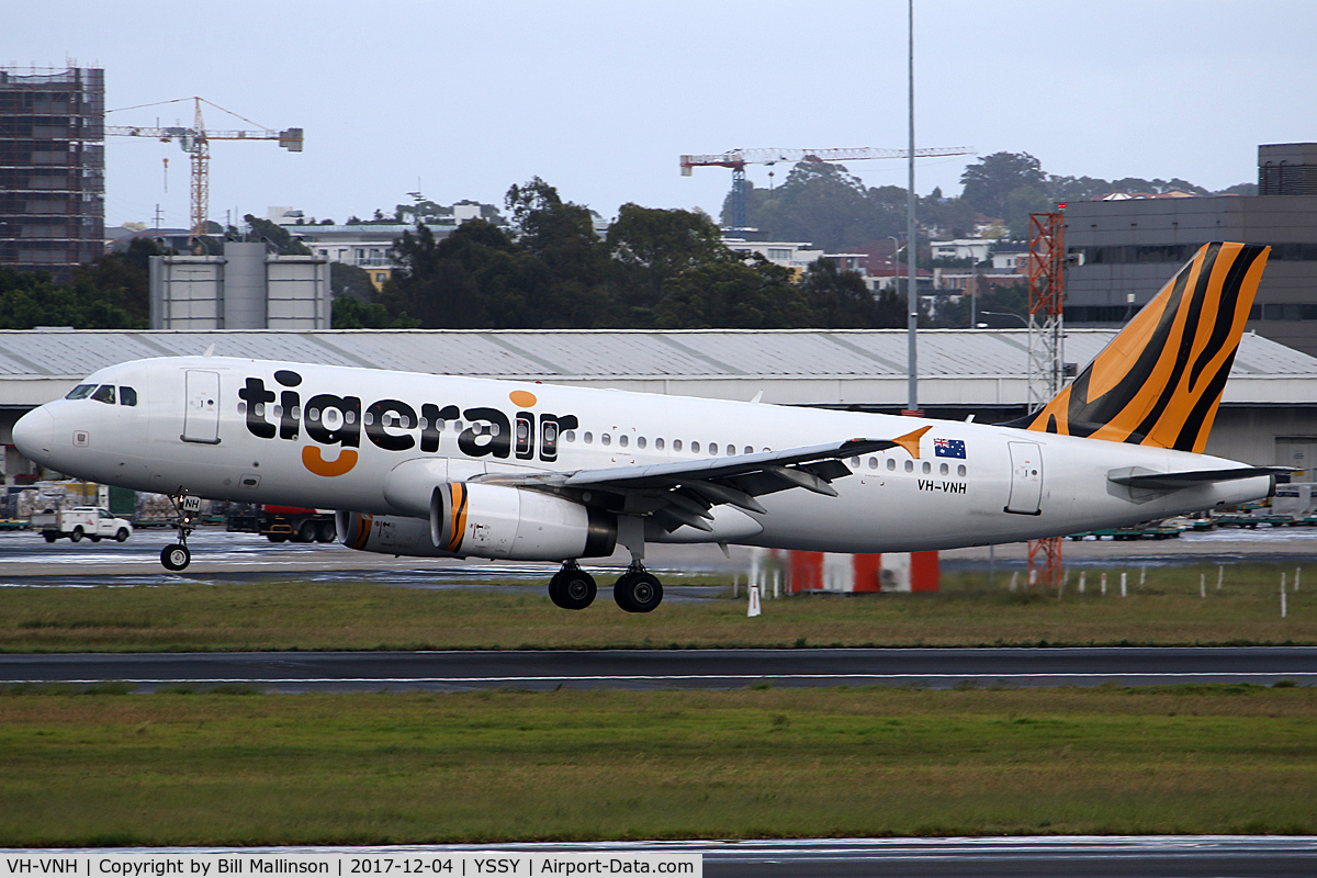 VH-VNH, 2008 Airbus A320-232 C/N 3734, ONTO 16R