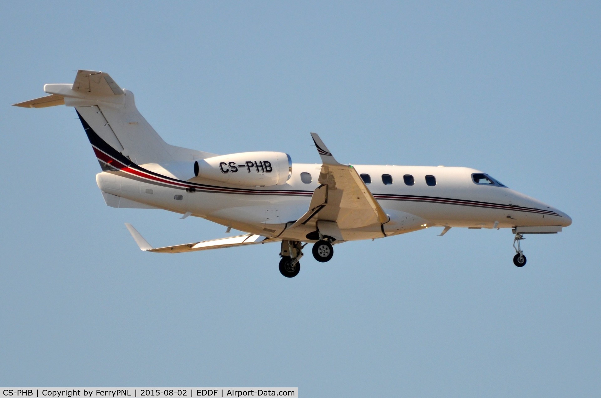 CS-PHB, 2014 Embraer EMB-505 Phenom 300 C/N 50500209, Netjets EMB505 arriving