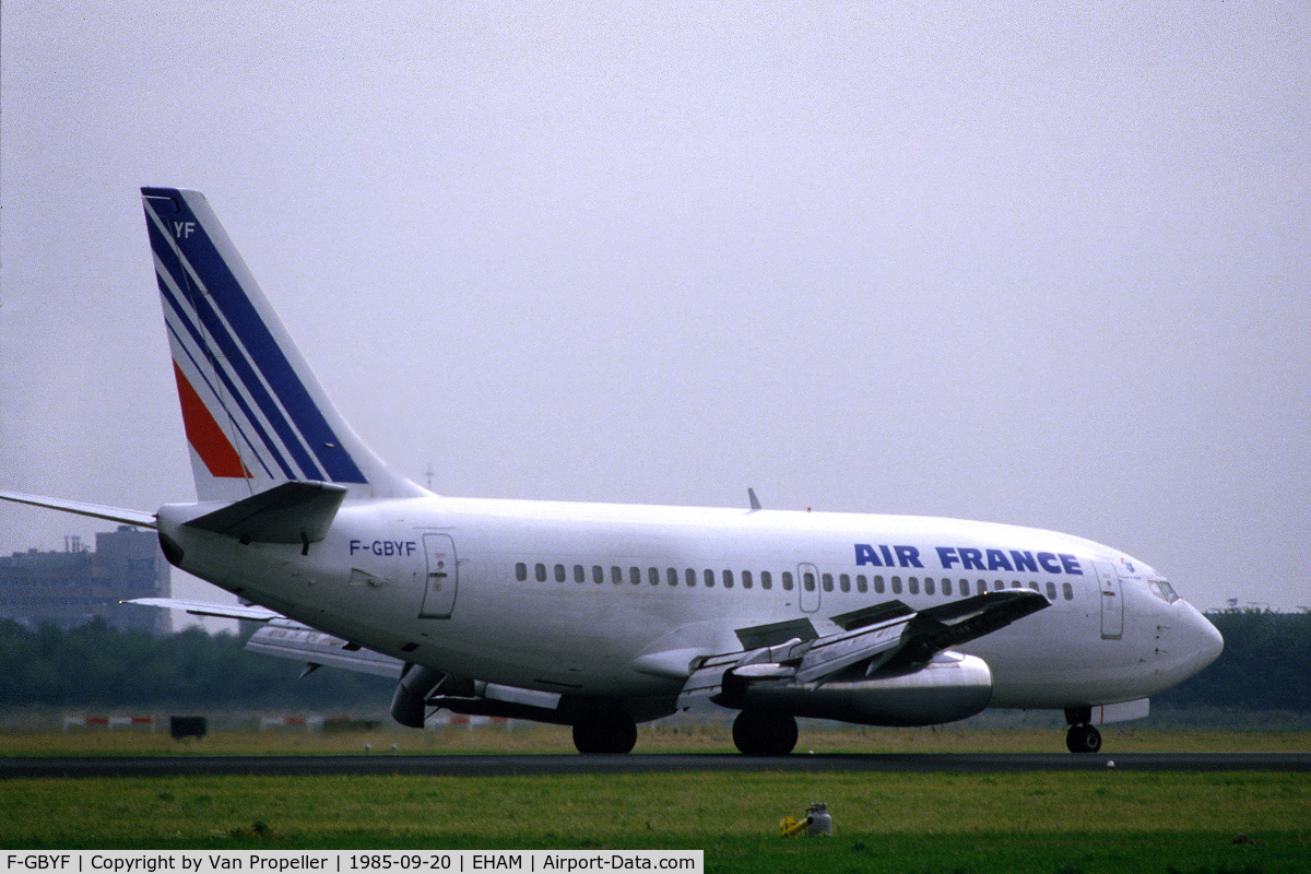 F-GBYF, 1983 Boeing 737-228 C/N 23005, Air France Boeing 737-228 landing at Schiphol airport, the Netherlands, 1985