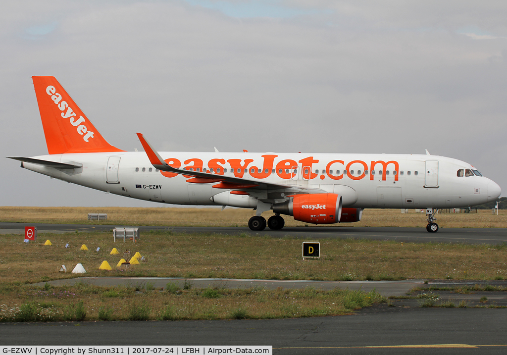 G-EZWV, 2014 Airbus A320-214 C/N 6177, Taxiing to the Terminal...