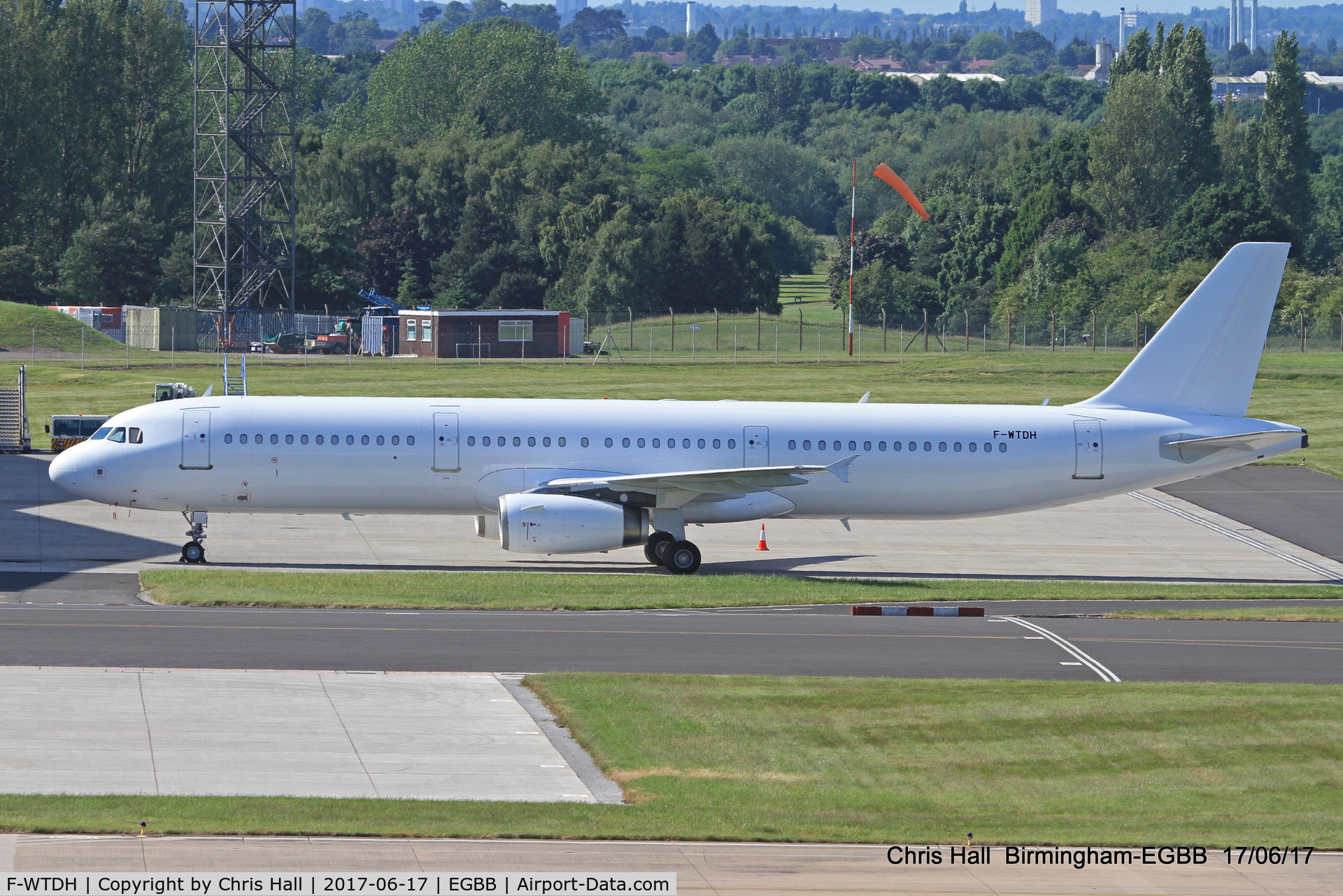 F-WTDH, 2004 Airbus A321-231 C/N 2216, ex SE-RDO, now registered to SmartLynx as YL-LCV