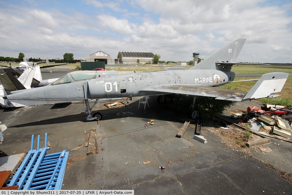 01, Dassault Etendard IV.M C/N 01, Put into storage area for dismalting and then for broken up... severely corroded and restoration is impossible. Probably my last picture of it !
