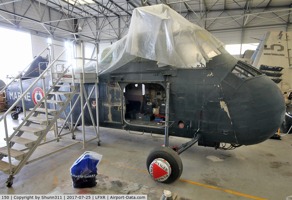 150, Sikorsky HSS-1 Seabat C/N SA150, Under restoration since many years at the Rochefort Naval Museum...