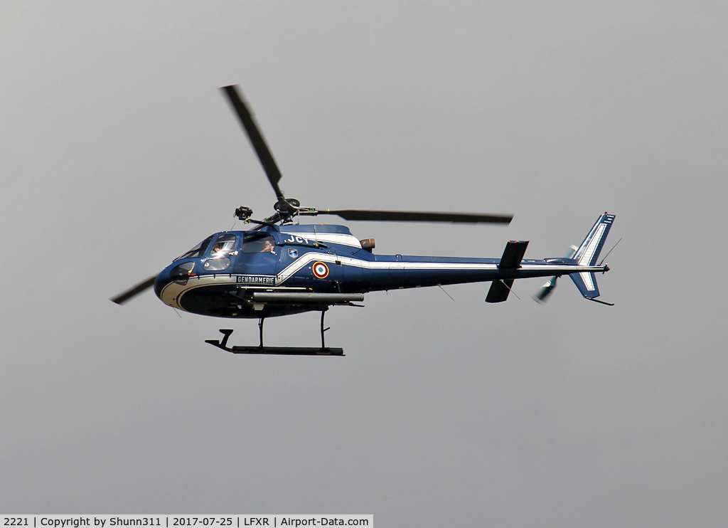 2221, Aérospatiale AS-350BA Ecureuil C/N 2221, Passing above Rochefort Naval Museum during my visit...