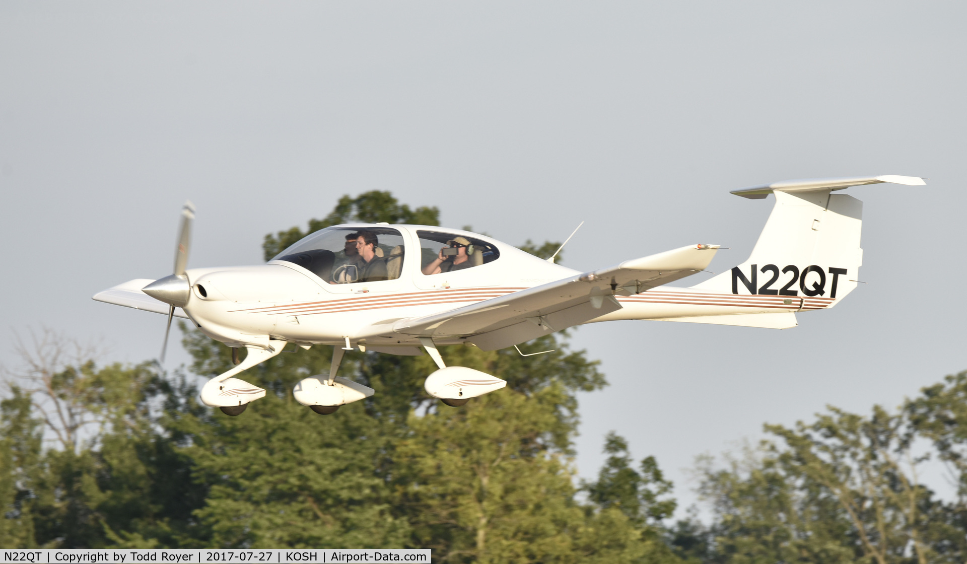 N22QT, 2005 Diamond DA 40 Diamond Star C/N 40.491, Airventure 2017