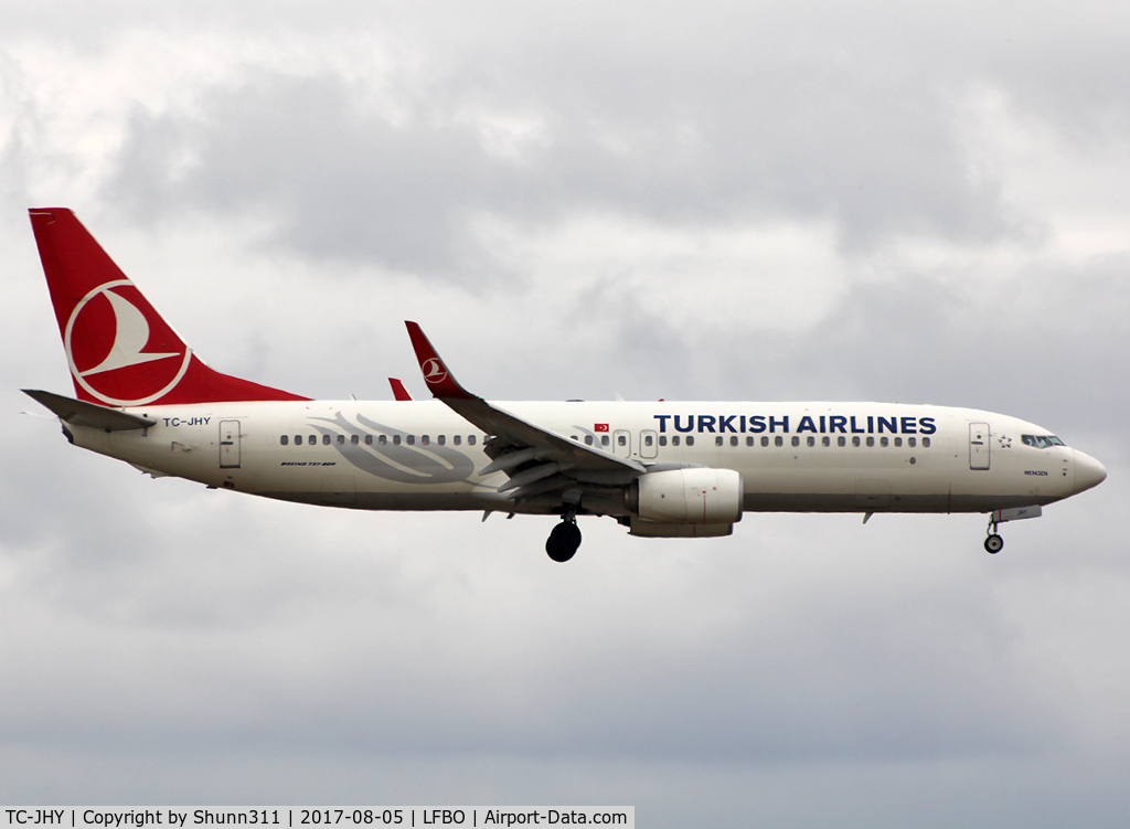 TC-JHY, 2014 Boeing 737-8F2 C/N 42003, Landing rwy 32L