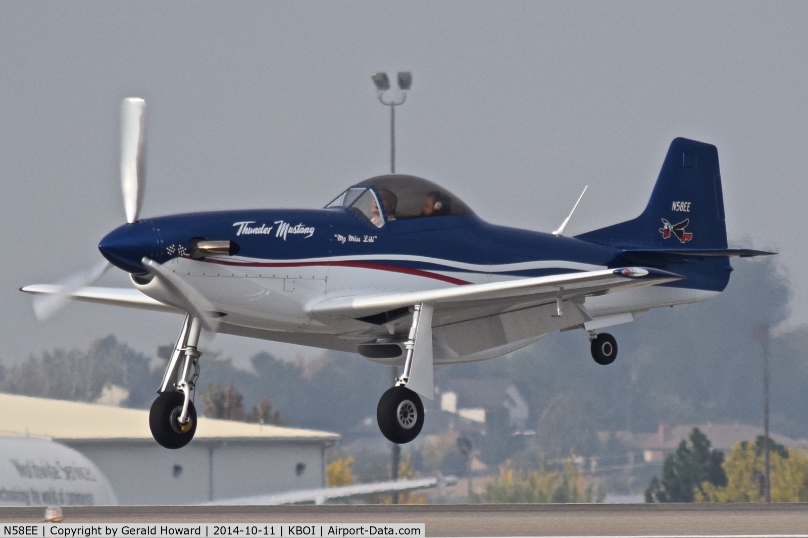 N58EE, 2001 Papa 51 Thunder Mustang C/N EITM020, Landing RWY 10L.